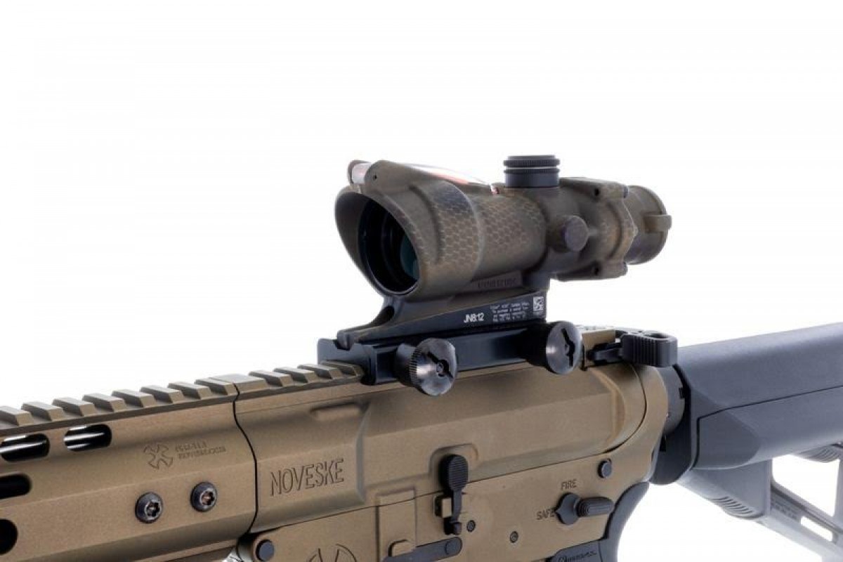 Trijicon, ACOG, 4X32, Red Chevron Reticle, Includes Flattop Mount ...